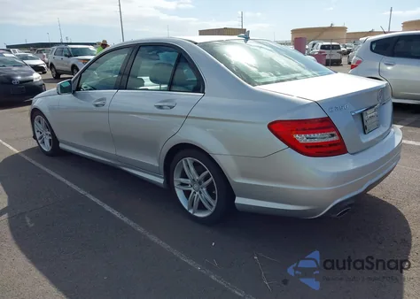 2013 Mercedes-Benz C 250 Sport из США, поврежденный, VIN WDDGF4HB5DA780769